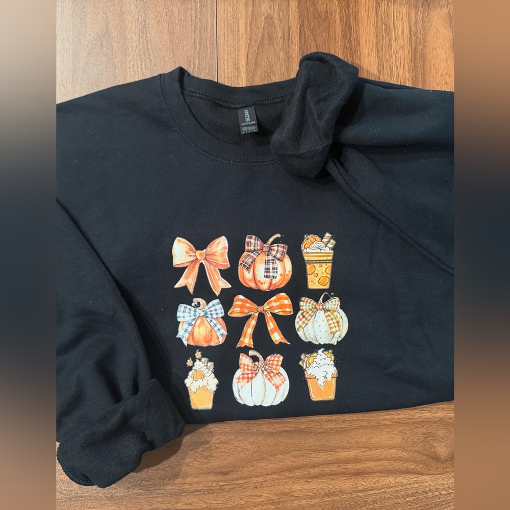 Gildan Black Pumpkin and Bow Graphic Sweatshirt
